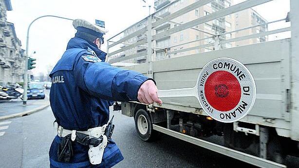 È sempre allarme smog Dal Comune un milione per i camion inquinanti