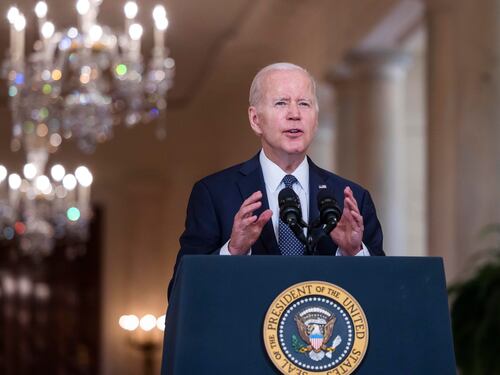 I giudici Usa: armi più facili. Ira Biden
