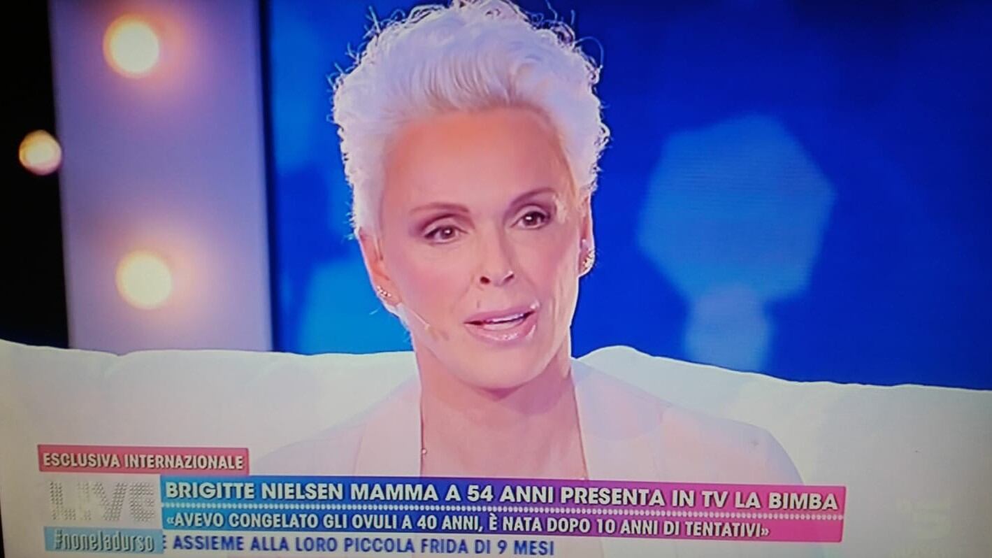 Brigitte Nielsen presenta la sua Frida avuta a 54 anni