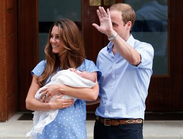 William e Kate escono dall'ospedale: ecco il royal baby 4