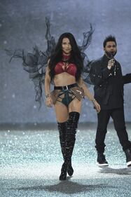 Irina Shayk hot per gli auguri di Natale 40