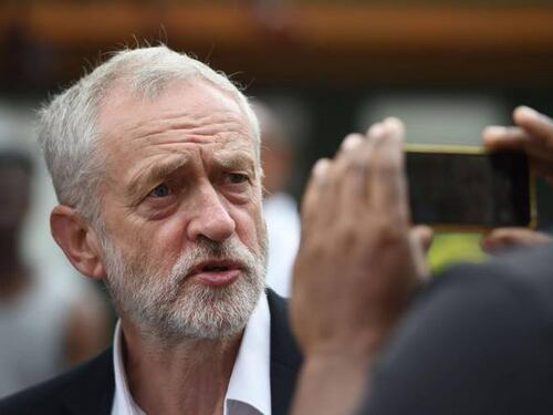 Paradise Papers, Corbyn attacca la regina ma il Labour minimizza