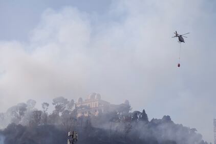 Case evacuate a Monte Mario ed elicottero antincendio all'opera: paura a Roma 6