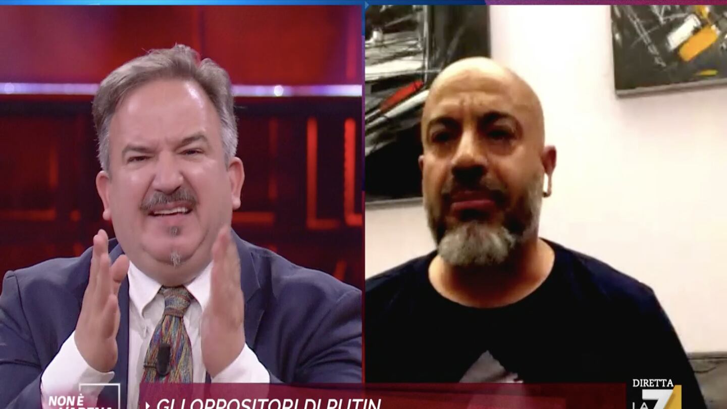 "Fai il bullo", "Sono torture". Scoppia la rissa in tv