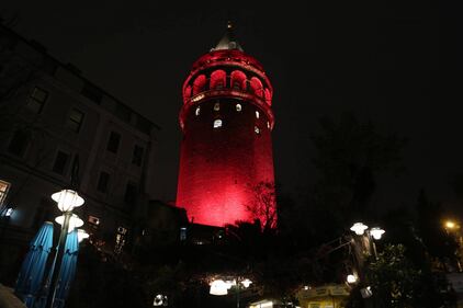 La Torre di Galata ricorda le vittime del terrorismo a Istanbul 4