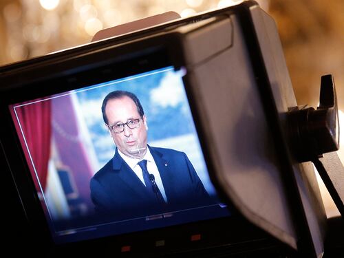 Primi attacchi aerei francesi in Iraq. Obama: "Alleati contro terrorismo"