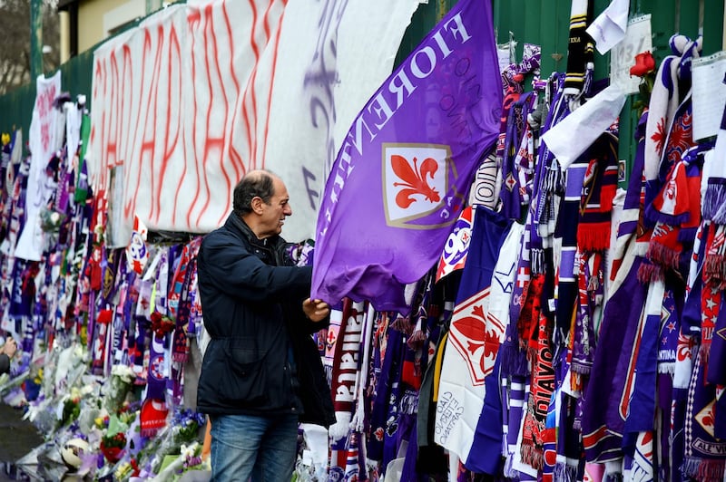 L'ultimo saluto ad Astori: i tifosi della Fiorentina in massa a Coverciano 3