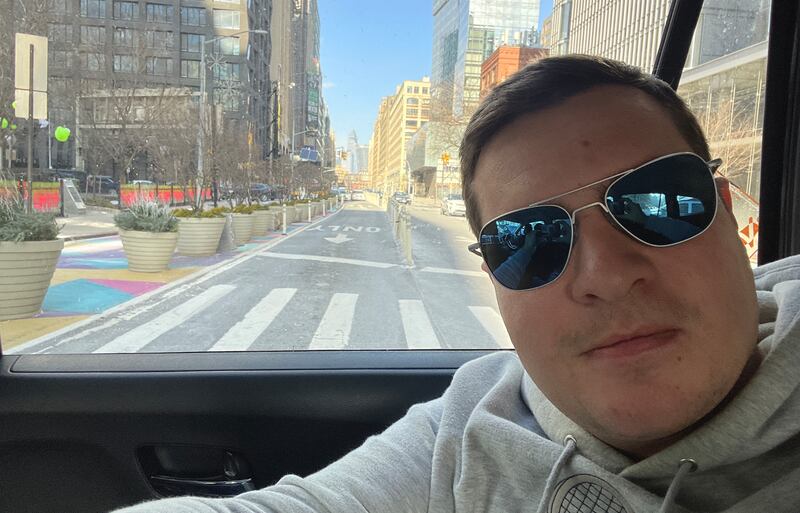 Il viaggio attraverso il centro di New York con la famosa felpa. Foto di (letteralmente) Tiziano Bernard