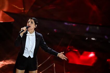 Sanremo 2024: ecco il look della seconda serata del Festival del conduttore e co-conduttrice 3