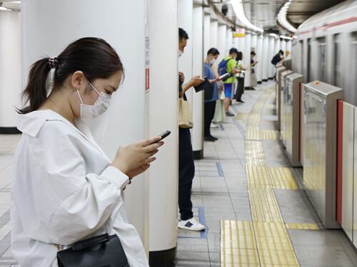 Lo smartphone fa male ai giovani? Cosa dice la scienza