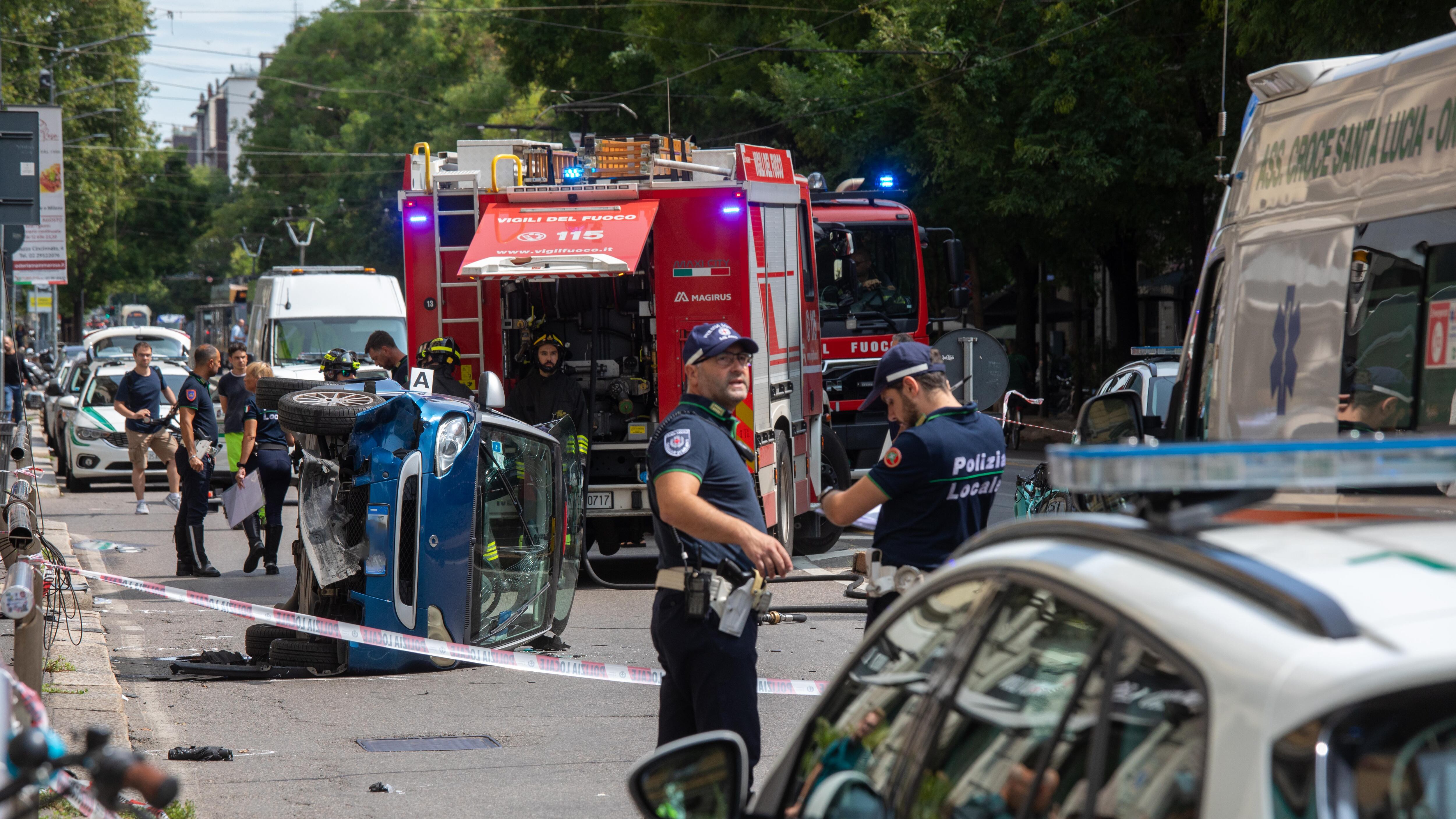 L'auto sbanda, travolta in bici. Ancora un incidente a Milano