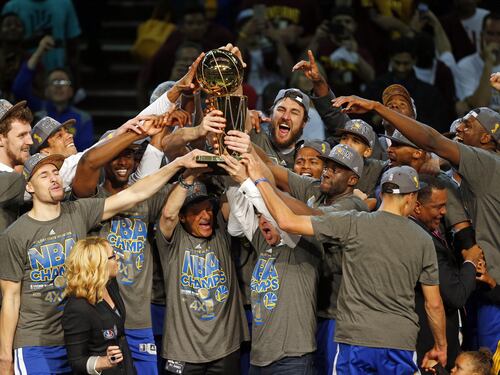 Iguodala super Mvp, Curry chirurgico: i Warriors sono i nuovi campioni Nba