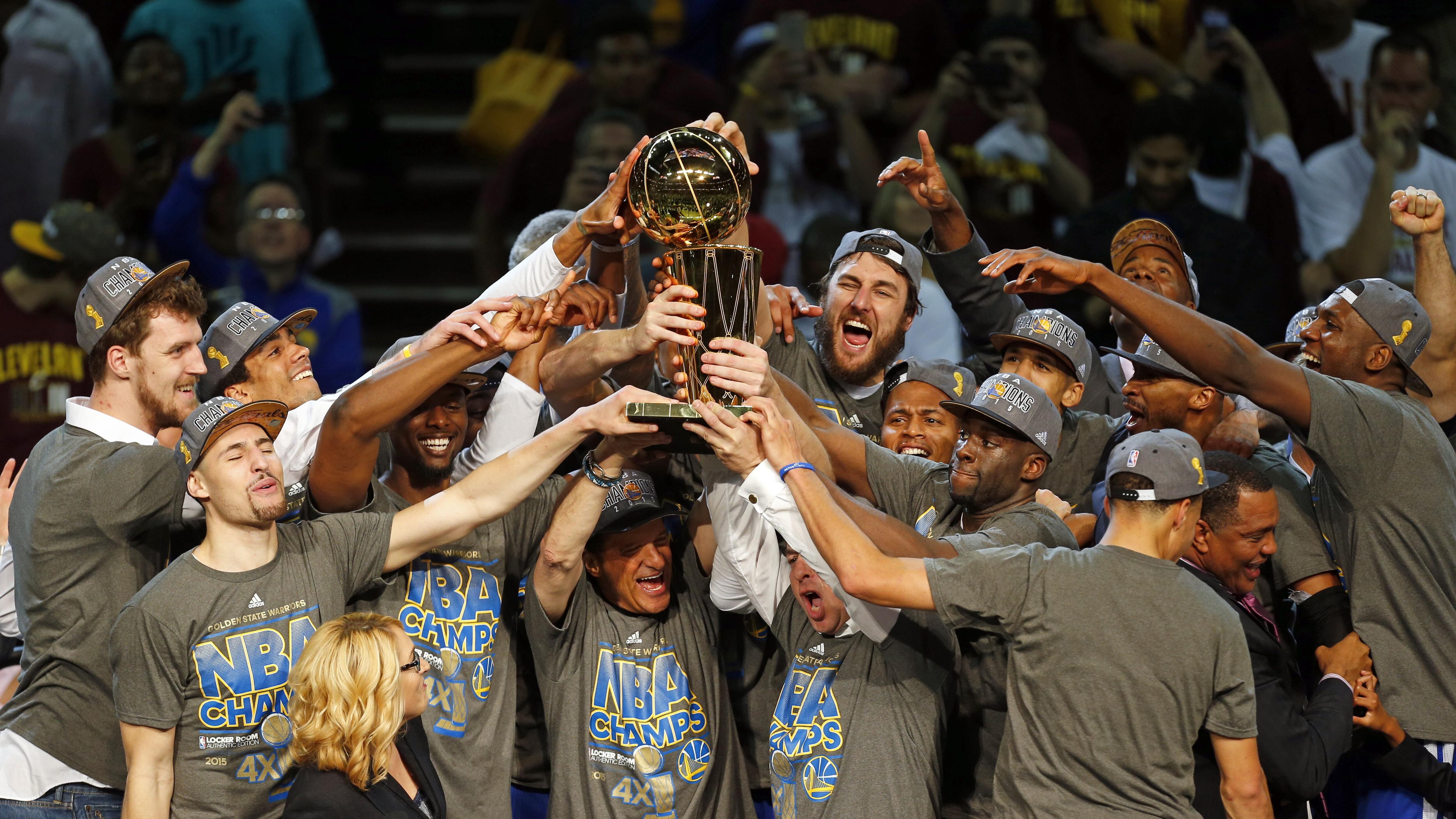 Iguodala super Mvp, Curry chirurgico: i Warriors sono i nuovi campioni Nba