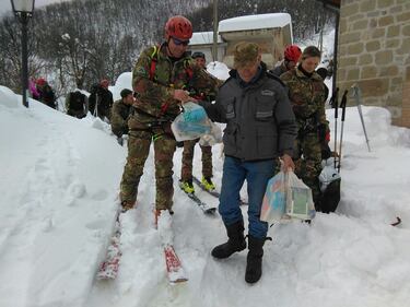 Gli alpini nei paesi isolati dalla neve 24
