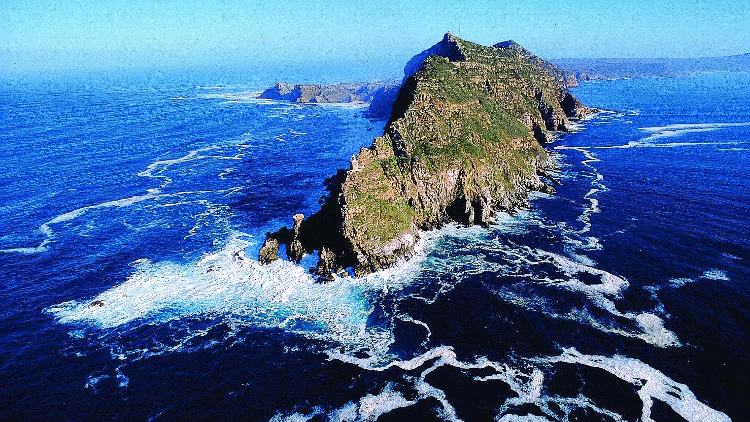 Terra di contrasti tra filari d'uva onde maestose e fauna selvaggia