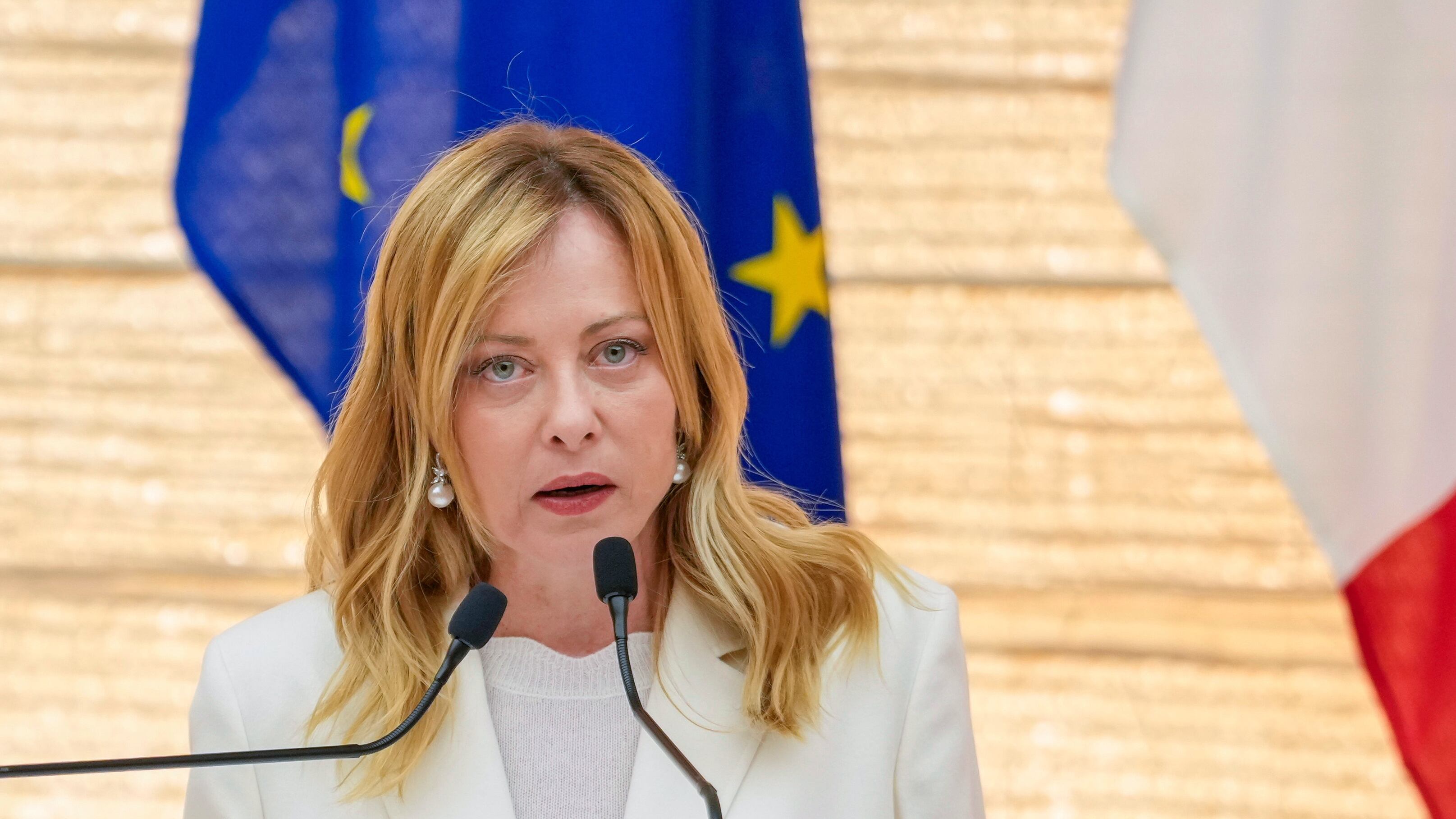 La rabbia di Meloni: "Un tradimento". Sinistra all'assalto: "Governo in Aula"