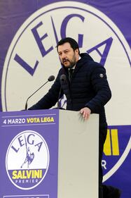 Salvini in piazza Duomo a Milano 14