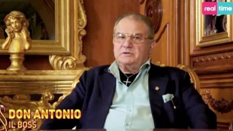 Abuso edilizio nel castello: guai per il Boss delle Cerimonie