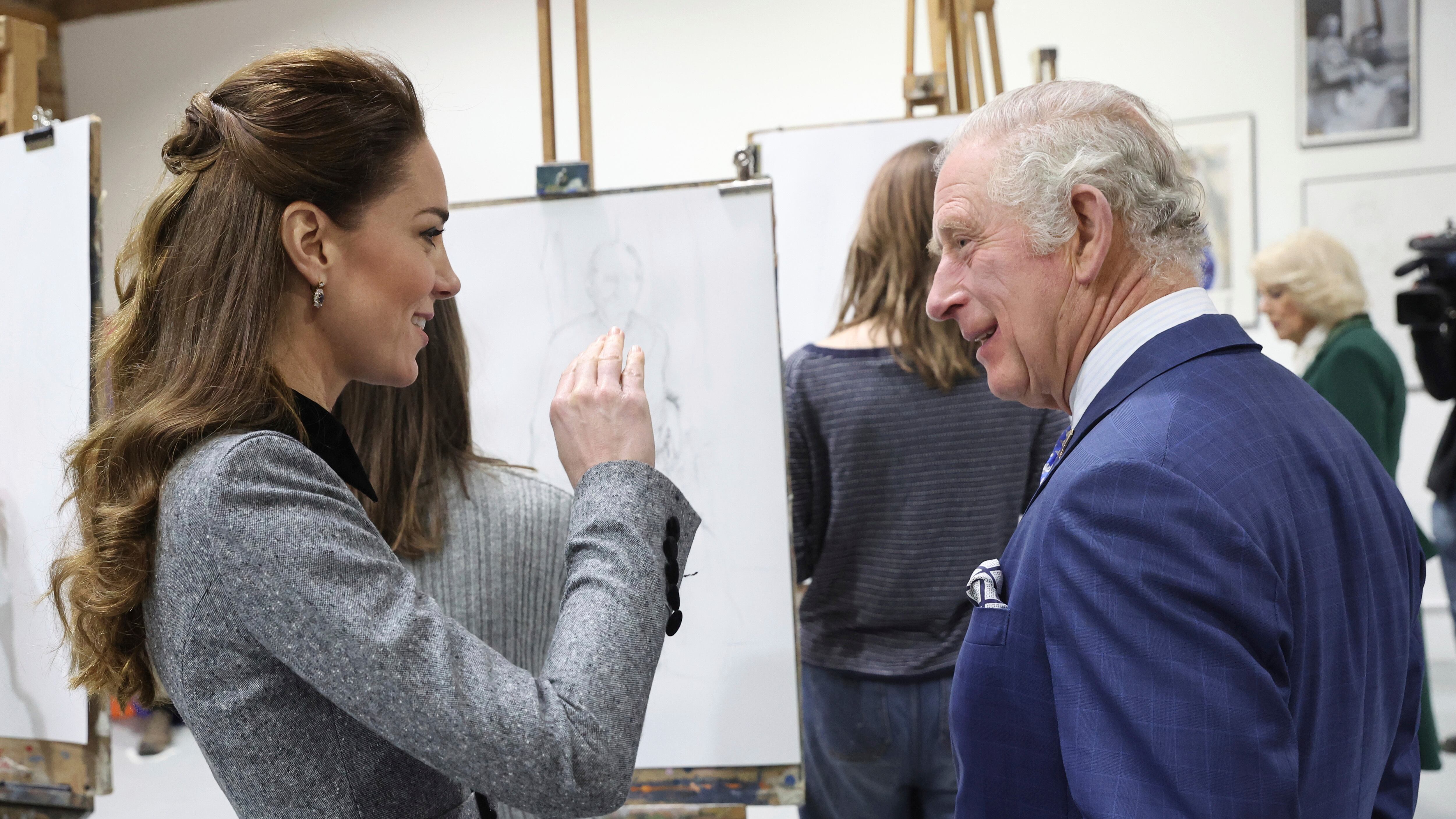 La lite, la visita e la mediazione: la mossa di Carlo tra William e Harry