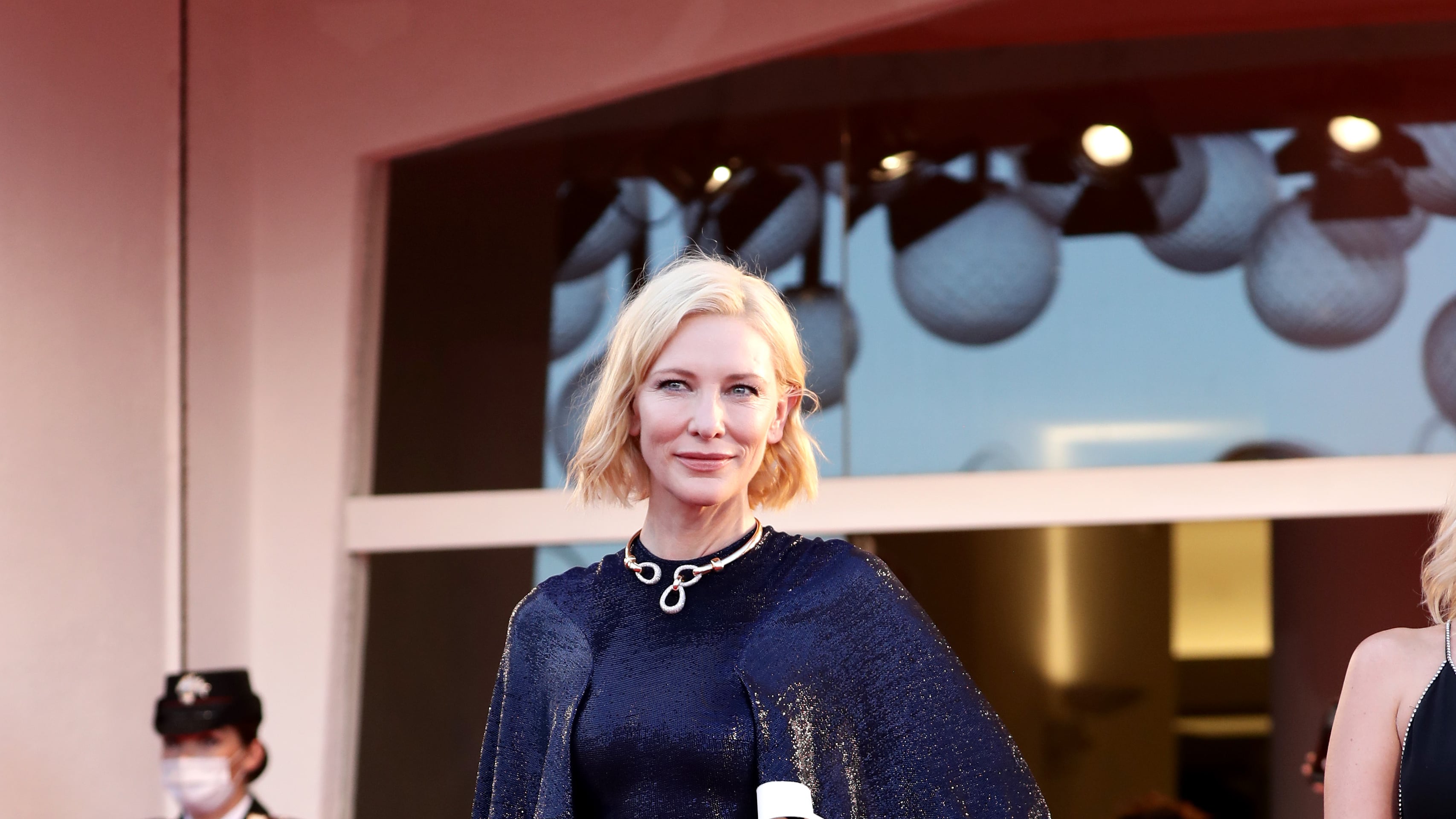 Blanchett dà il primo premio al "miracolo" in Laguna