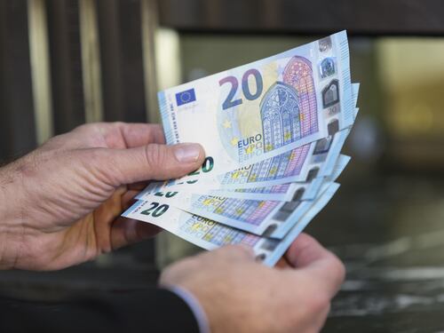 "Non c'entra nulla". Smontate le balle della sinistra sul tetto al contante