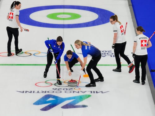 Milano-Cortina, le Azzurre del curling cedono alla Svizzera al debutto