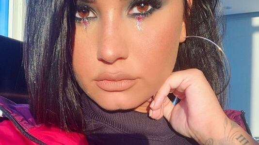 Demi Lovato spiega la tossicodipendenza ricordando un amico deceduto