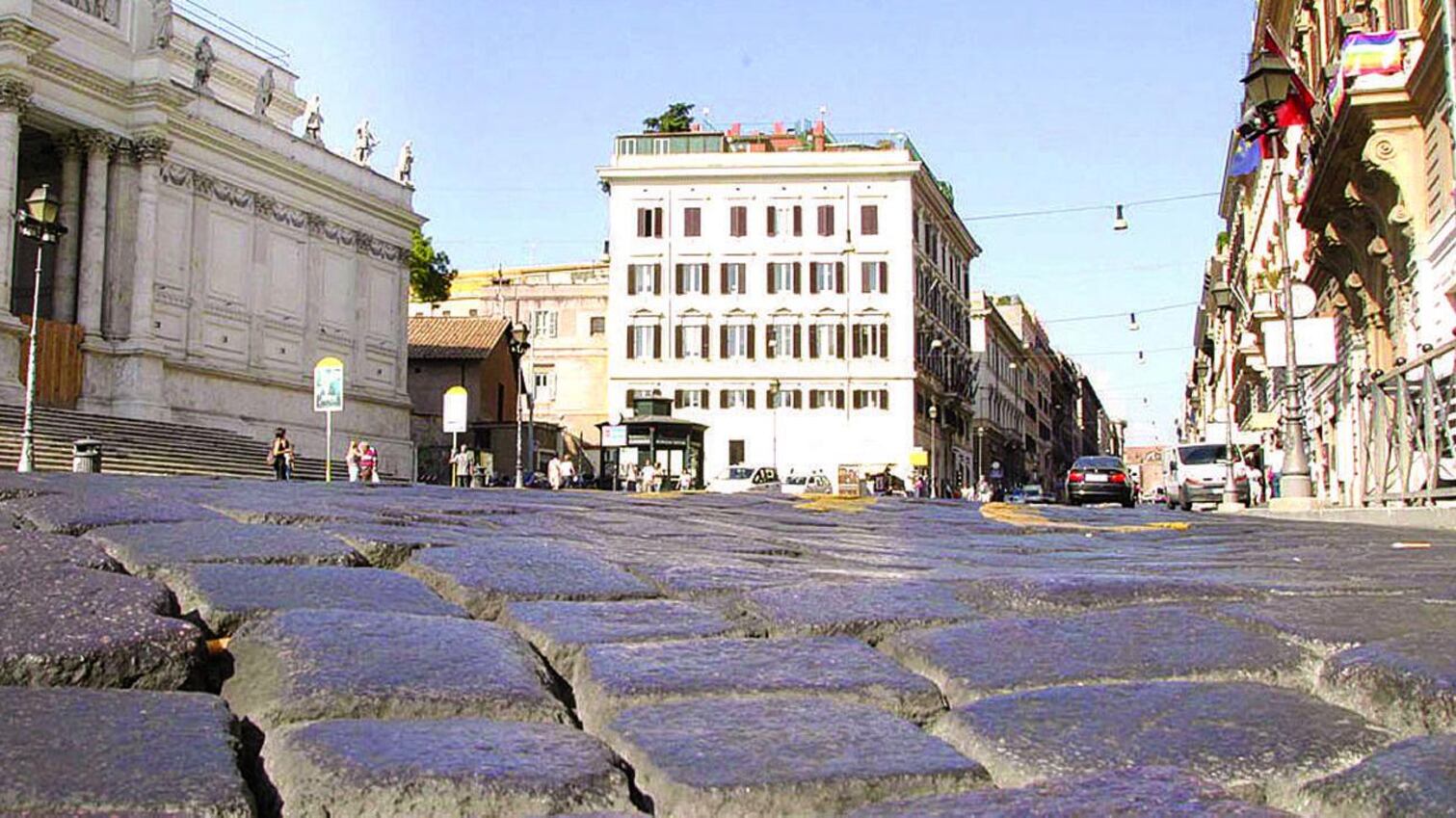 Il Campidoglio vende i sampietrini dal 2013 e nessuno lo sa