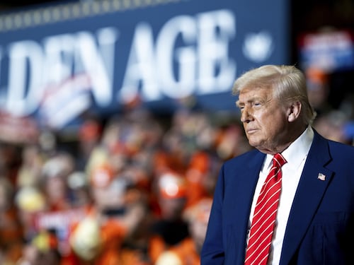 Mosca chiude a Trump: "No al vertice a tre". Il tycoon: "Non informato sui raid in Siberia"