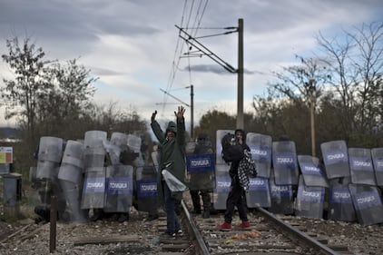 Scontri tra migranti e polizia 7