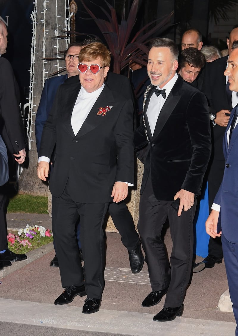 Elton John promuove "Rocket Man": foto 7