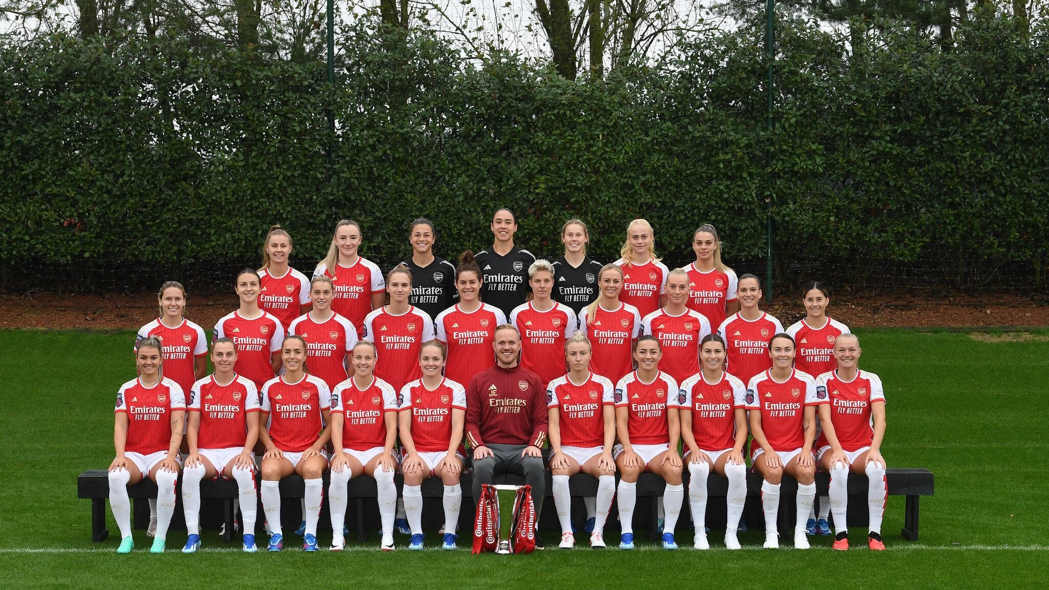 "Sono tutte bianche". Delirante polemica contro le giocatrici dell'Arsenal