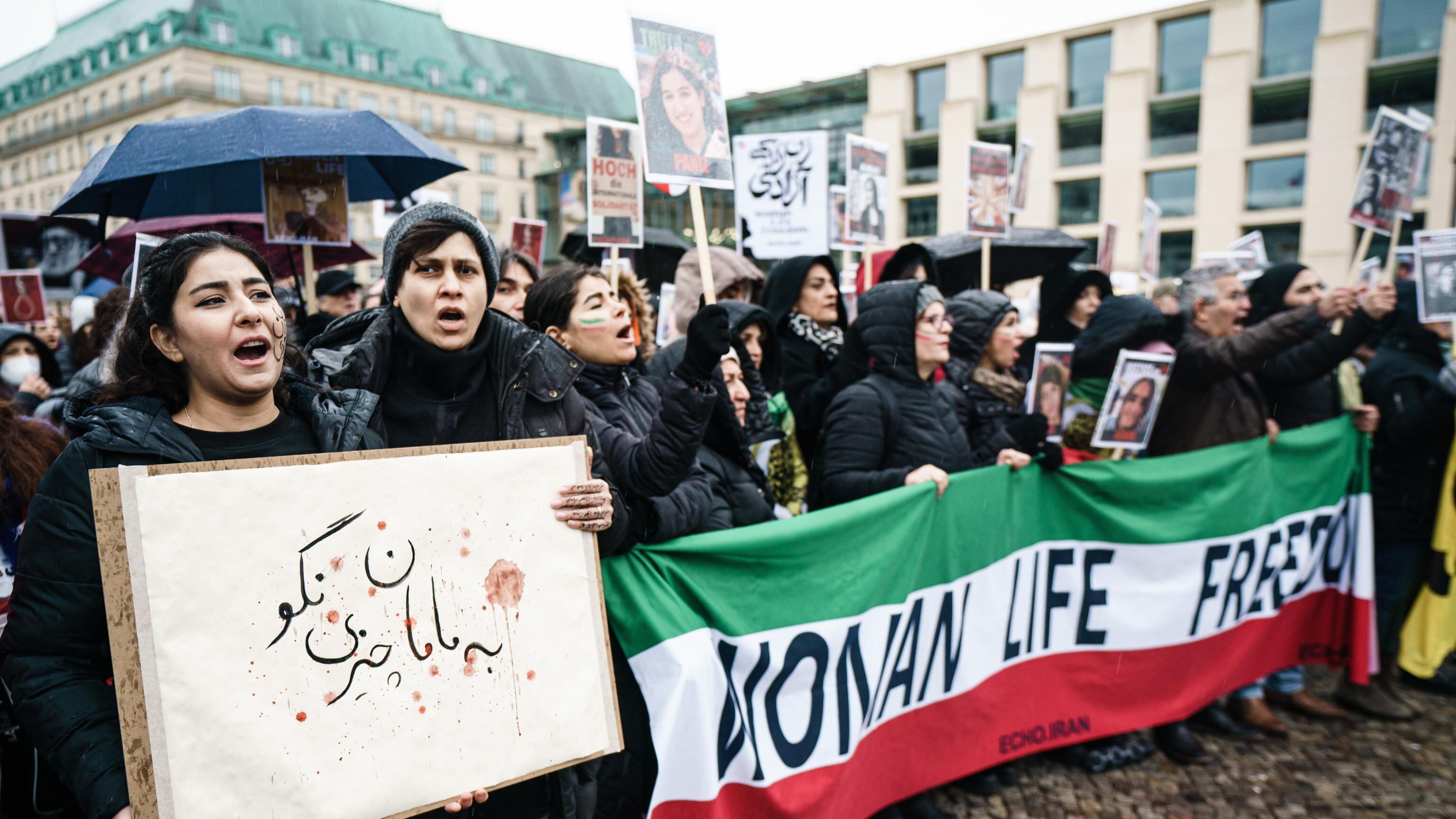 In Iran avvelenano le ragazze per fare chiudere le scuole
