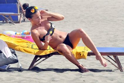Antonella Mosetti selfie hot in bikini 11