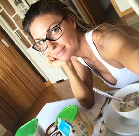 Martina Colombari, ultimo bagno sexy 16