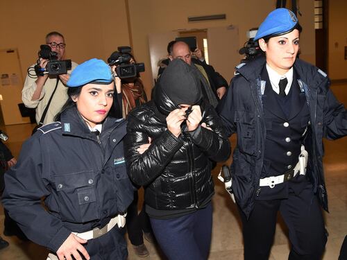 Martina vede il bebè. Senza tenerlo