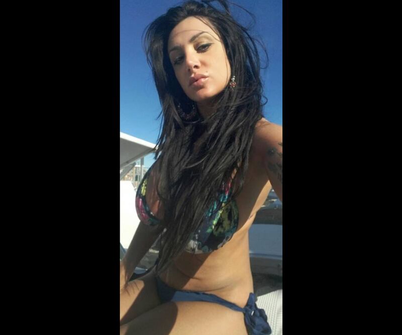 Marika Fruscio, mare e topless su Twitter 21