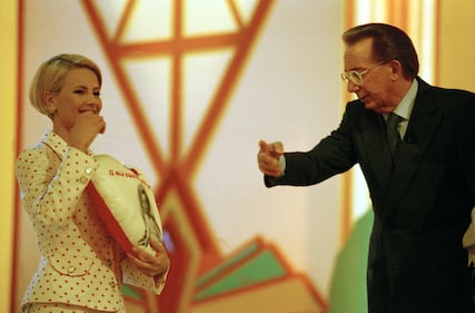 "La ruota della fortuna", da Paola Barale ad Antonella Elia: le storiche vallette del programma 1
