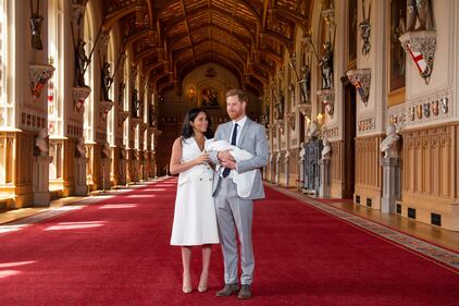 I duchi di Sussex mostrano il royal baby a due giorni dalla nascita  7