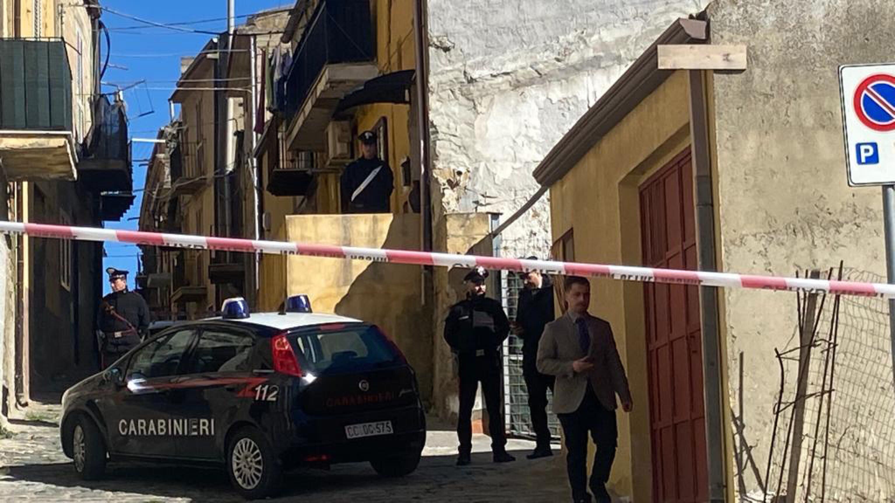 Uccide la suocera, si siede a cavalcioni e fuma una sigaretta. Omicidio choc nell'ennese