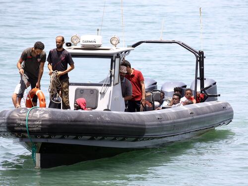 Naufragio in Libia: 100 dispersi. Tra le vittime bambini