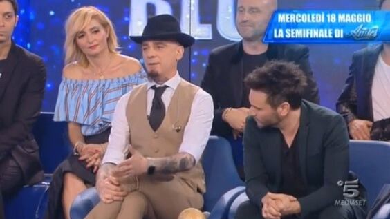 J-Ax contro l'abolizione del voto in condotta: "Così si favoriscono i bulli"