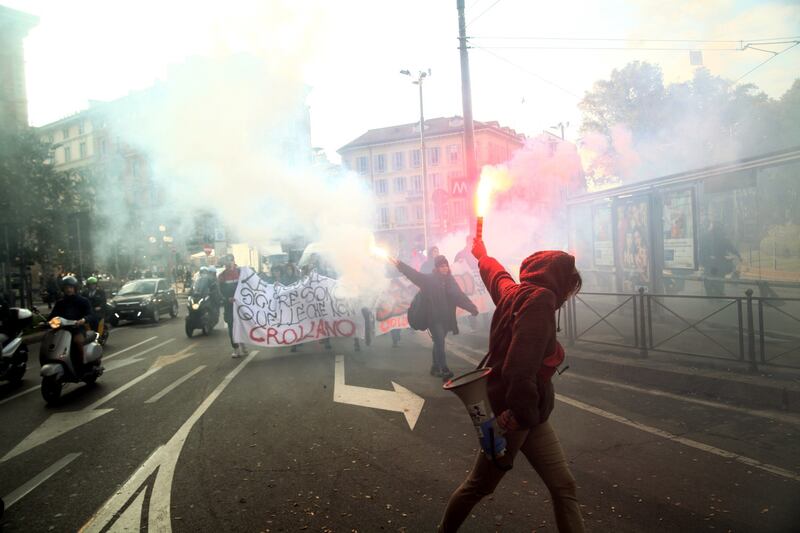 La manifestazione di Milano: "Uccidere Salvini non è reato" 10