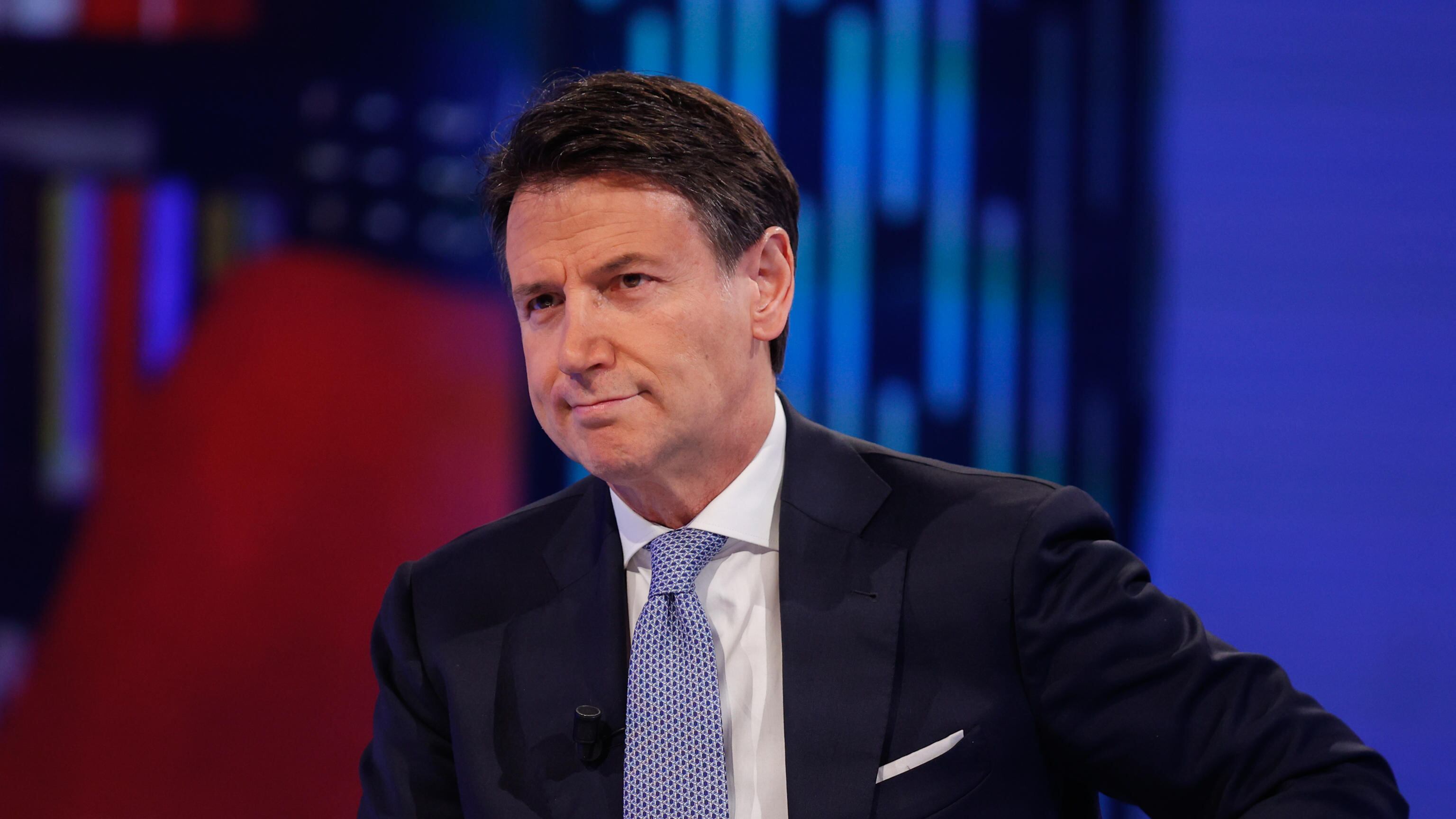 Conte prepara il trucco per salvare le poltrone dei 5 Stelle