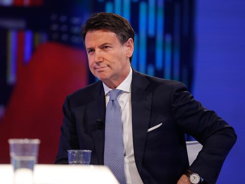Conte prepara il trucco per salvare le poltrone dei 5 Stelle