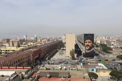 Napoli, maxi murales di Maradona 9