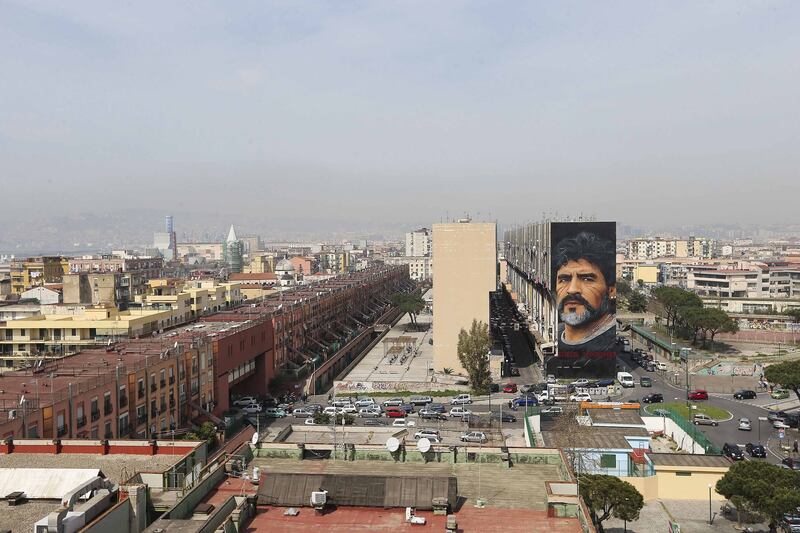 Napoli, maxi murales di Maradona 9