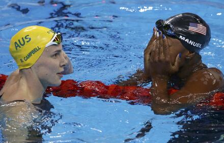 Simone Manuel fa la storia: prima afroamericana a vincere l'oro nel nuoto. Le lacrime di gioia 7