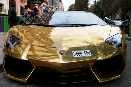 Una Lamborghini tutta d'oro 2
