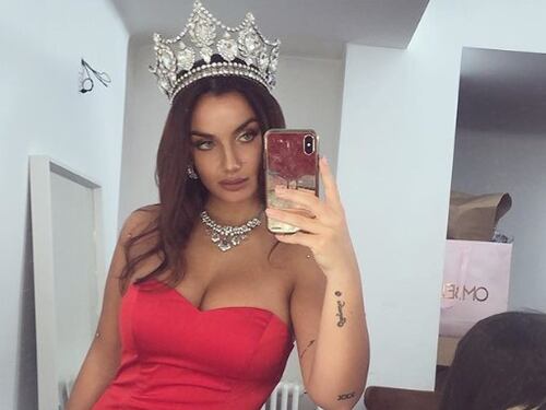 Elettra Lamborghini con la corona su Instagram